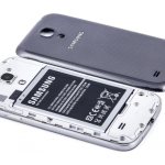 Перезагрузка мобильного устройства Samsung путем извлечения аккумулятор